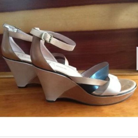 B. Markowsky Leather Strappy Wedge Sandals B/W/Tan - Picture 2 of 6